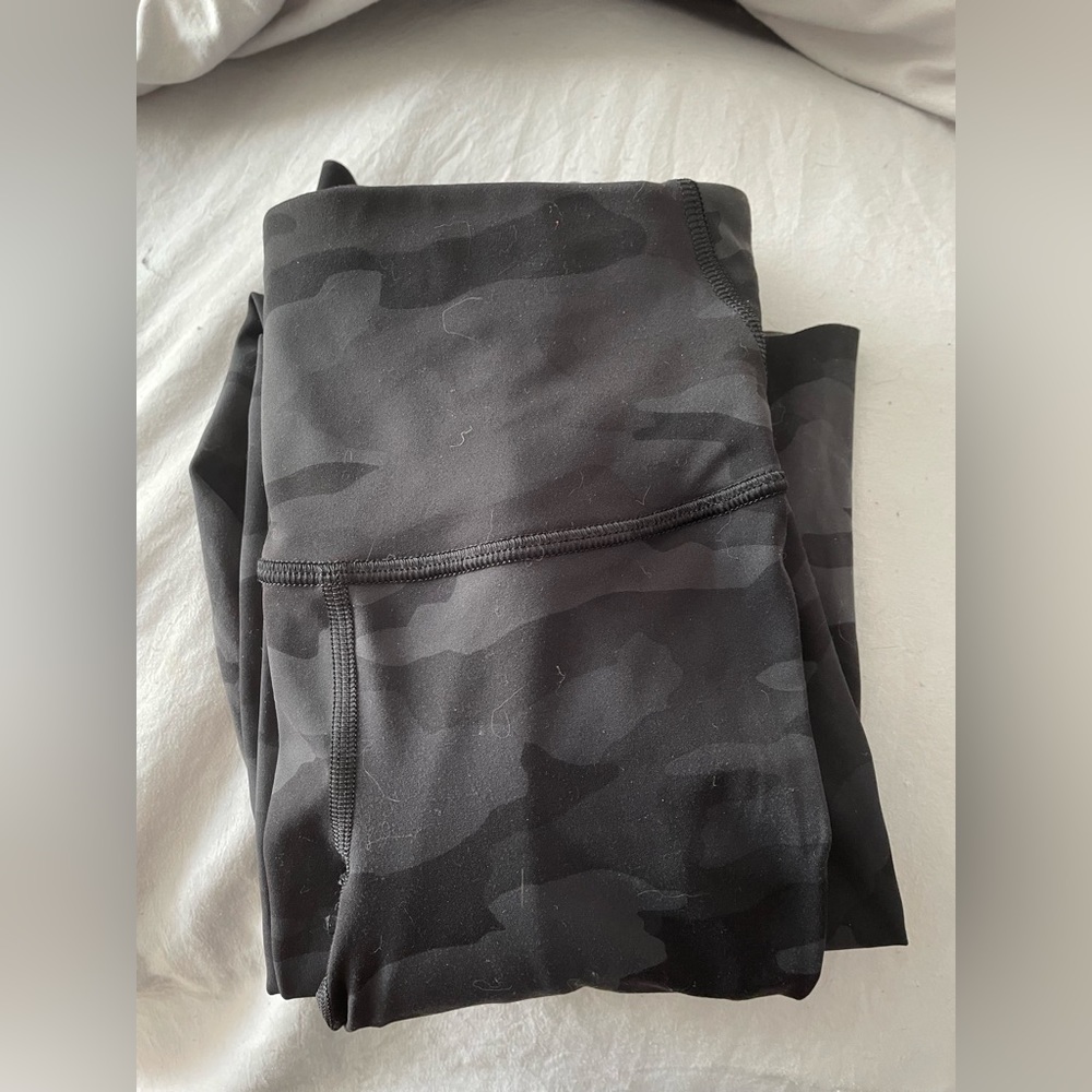 Lululemon legging size 0 with a 25” inseam and only worn once
